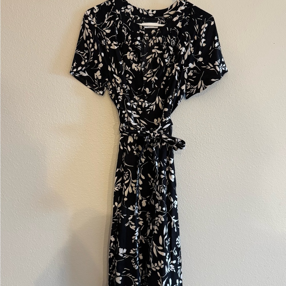 Croft & Barrow Black and White Leaf Print Midi Dress
